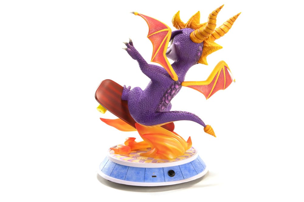 Spyro : Year of the Dragon PVC Statue Spyro Skateboard 34 cm