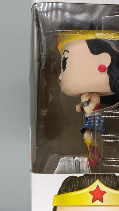 #242 Wonder Woman (First Appearance) - DC - 2018 Con Box Damaged Funko POP