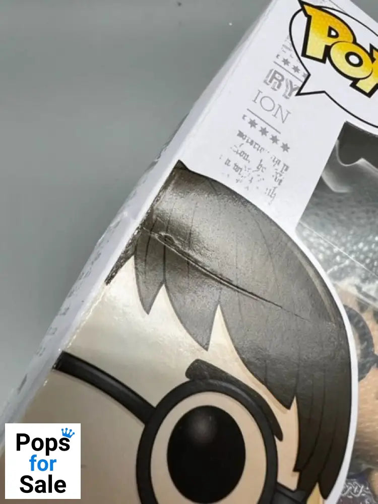 112 Harry Potter (w/ Invisibility Cloak) - Funko POP - Box Damaged