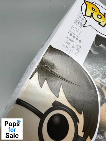 112 Harry Potter (w/ Invisibility Cloak) - Funko POP - Box Damaged