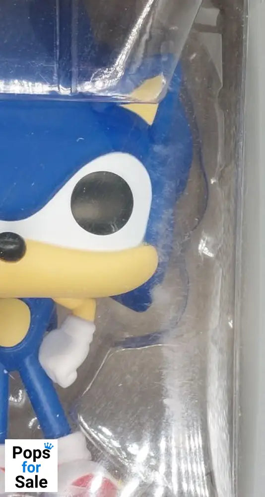 284 Sonic with Emerald - Sonic the Hedgehog Funko POP - Box Damaged