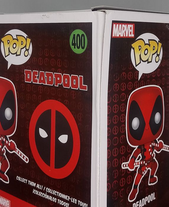 #400 Deadpool (w/ Candy Canes) Marvel - Holidays Box Damaged Funko POP