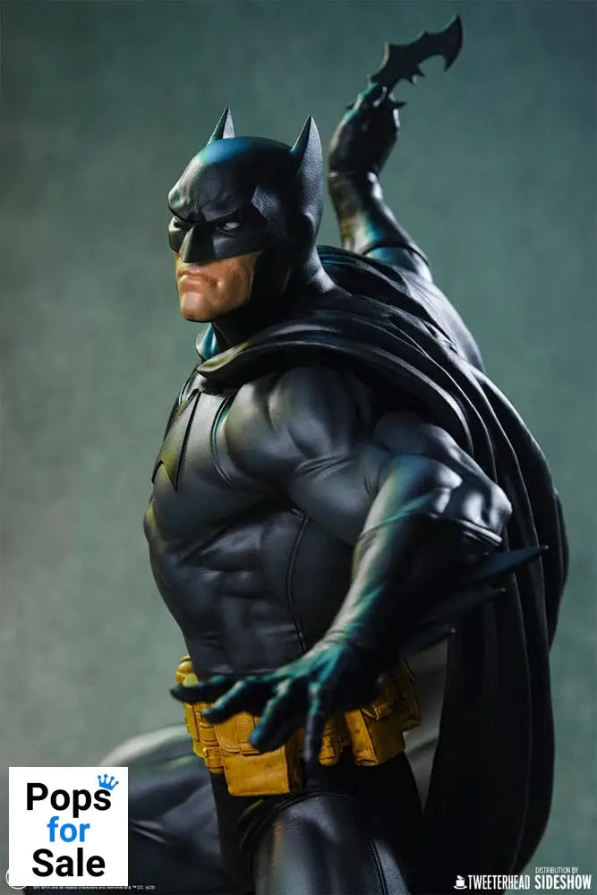 DC Comics Maquette 1/6 Batman (Black and Gray Edition) 50 cm