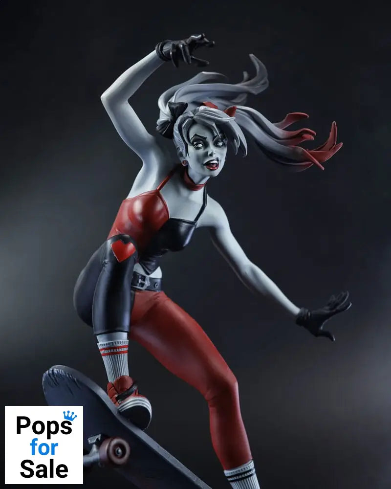 DC Direct Harley Quinn: Red, White & Black Statue 1/10 Harley Quinn by Ivan Tao 20 cm