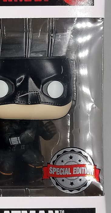 #1195 Batman (BattleScarred) DC The Batman - Box Damaged Funko POP