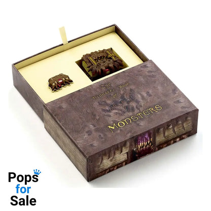 Harry Potter: Monster Book Keychain and Pin Badge Gift Set