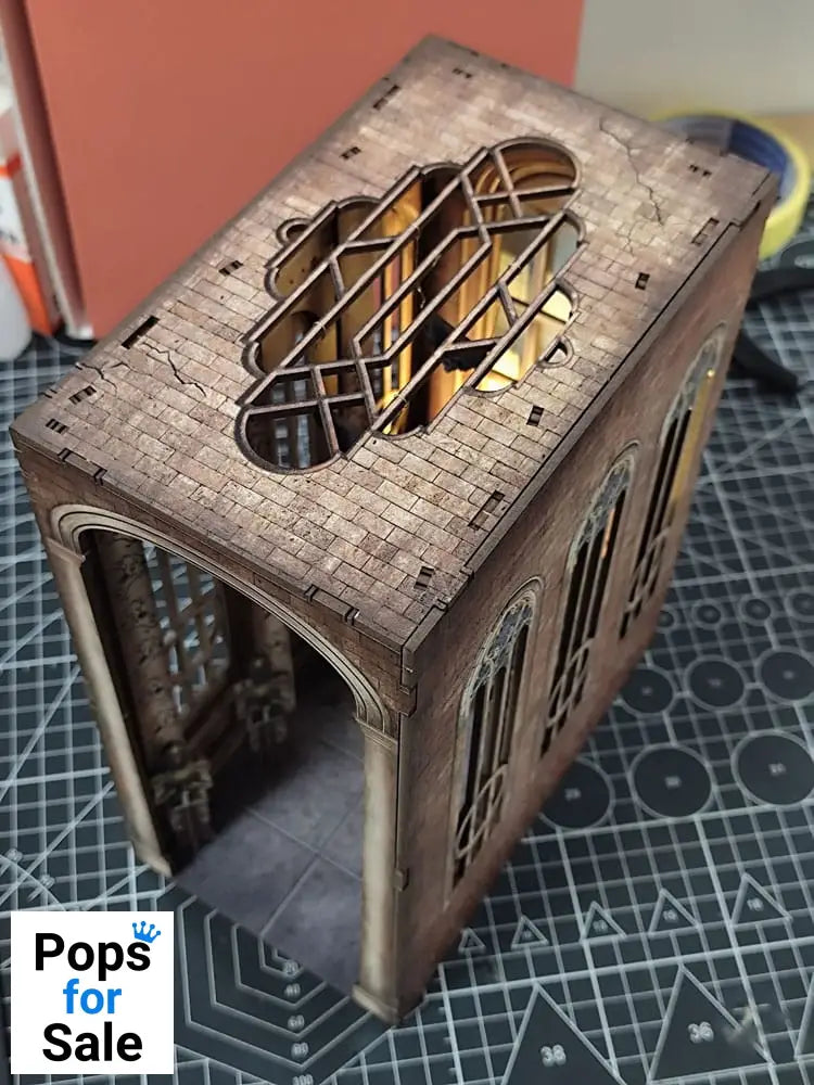 House of the Dragon Tiny Adventures Book Nook Mini Diorama Iron Throne 23 cm