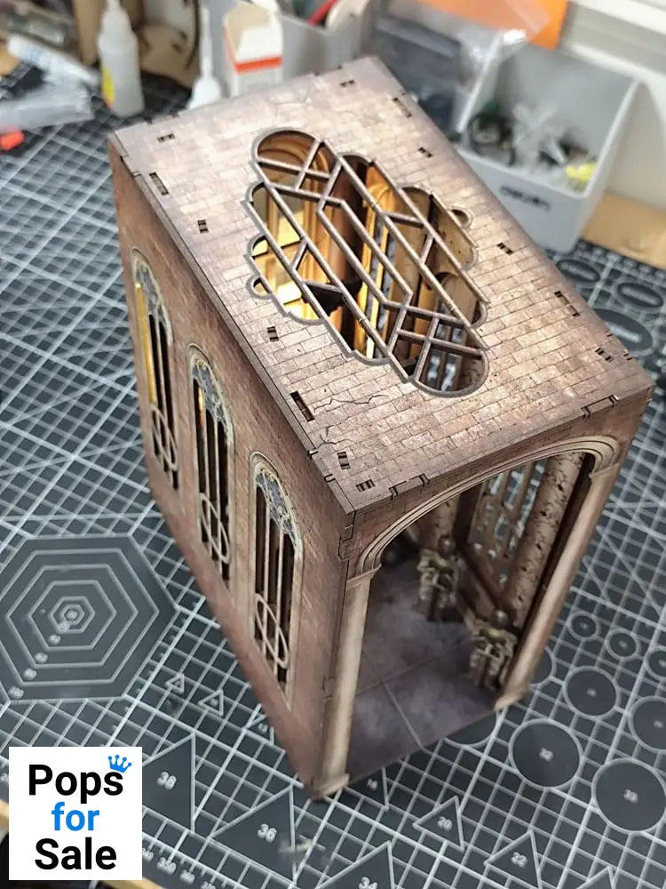 House of the Dragon Tiny Adventures Book Nook Mini Diorama Iron Throne 23 cm