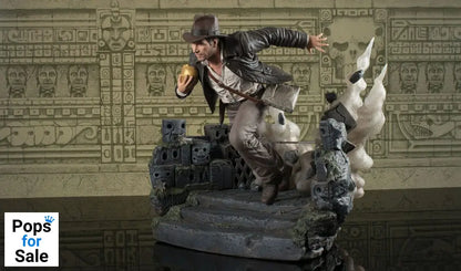 Indiana Jones: Raiders of the Lost Ark Deluxe Gallery PVC Statue Escape with Idol 25 cm