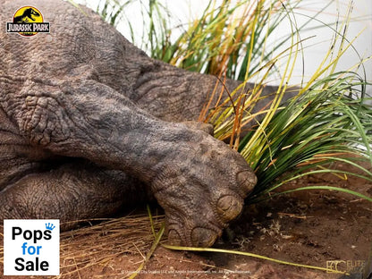 Jurassic Park Maquette 1/8 Sick Triceratops 96 cm