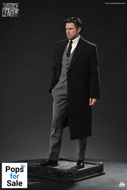 Justice League Statue 1/4 Bruce Wayne (Ben Affleck) 51 cm