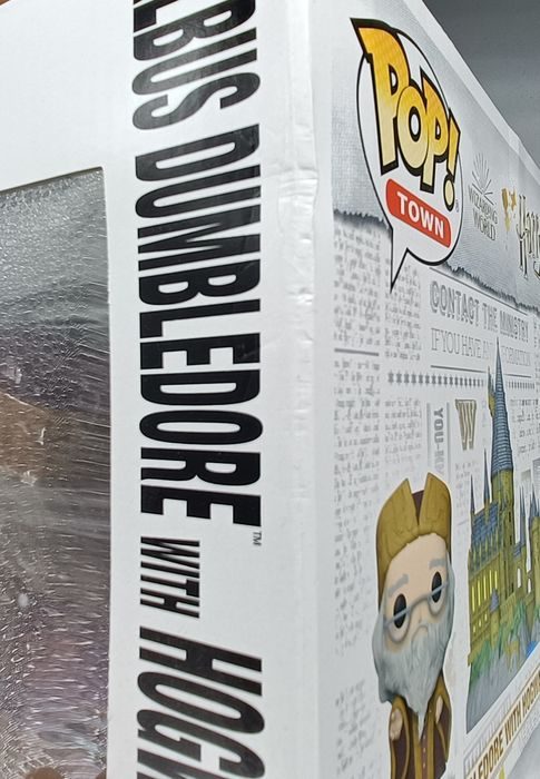 #27 Albus Dumbledore with Hogwarts Harry Potter Town Damaged Box Funko POP