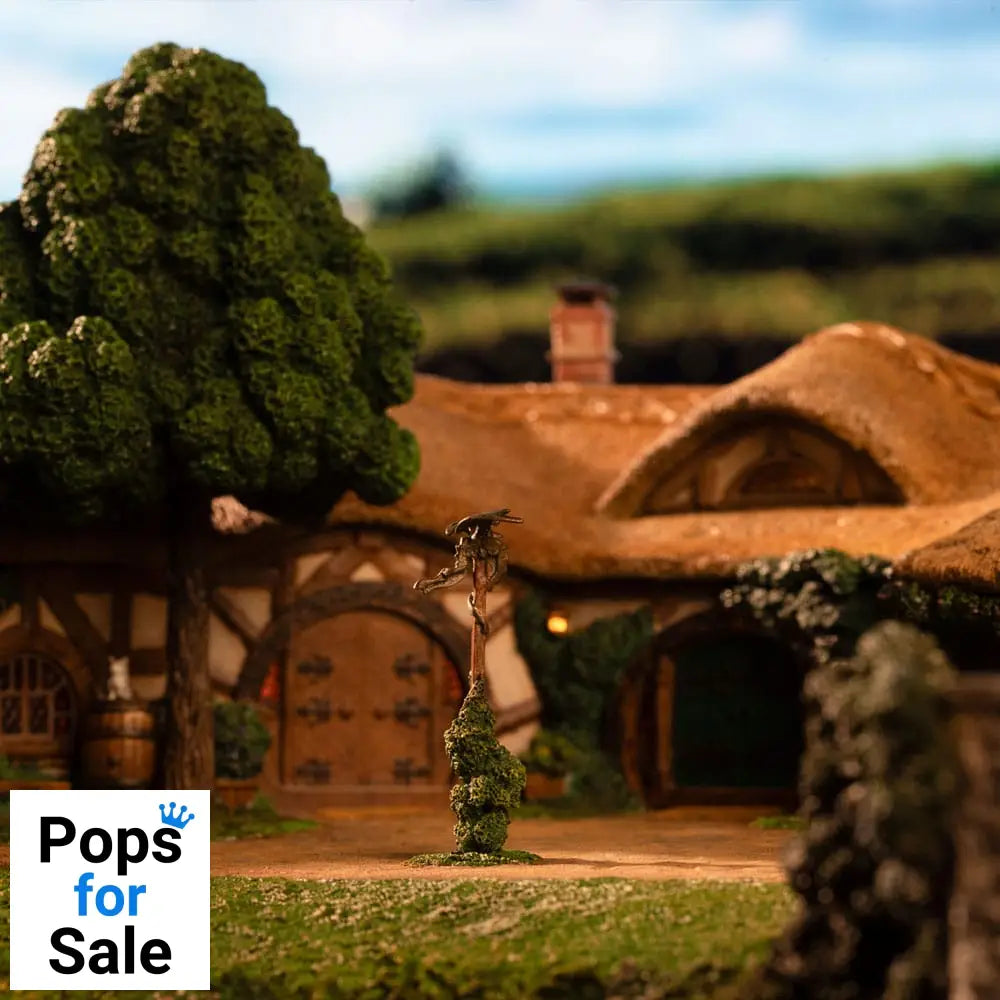 Lord of the Rings Statue The Green Dragon Inn Statues