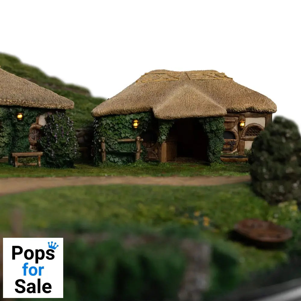 Lord of the Rings Statue The Green Dragon Inn