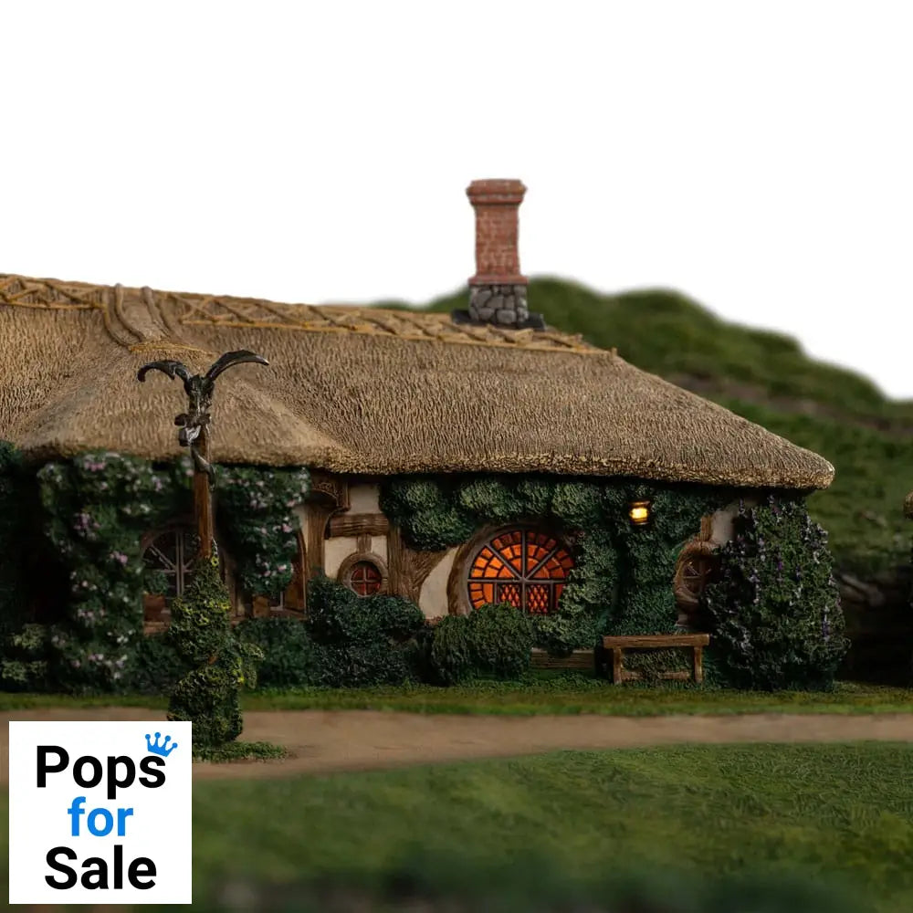 Lord of the Rings Statue The Green Dragon Inn