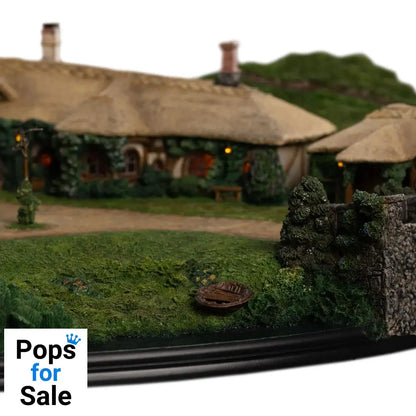 Lord of the Rings Statue The Green Dragon Inn Statues