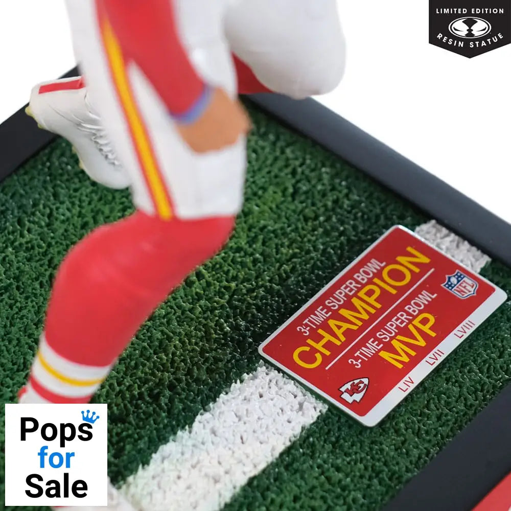 NFL Kansas City Chiefs Statue Statue 1/6 Patrick Mahomes 30 cm