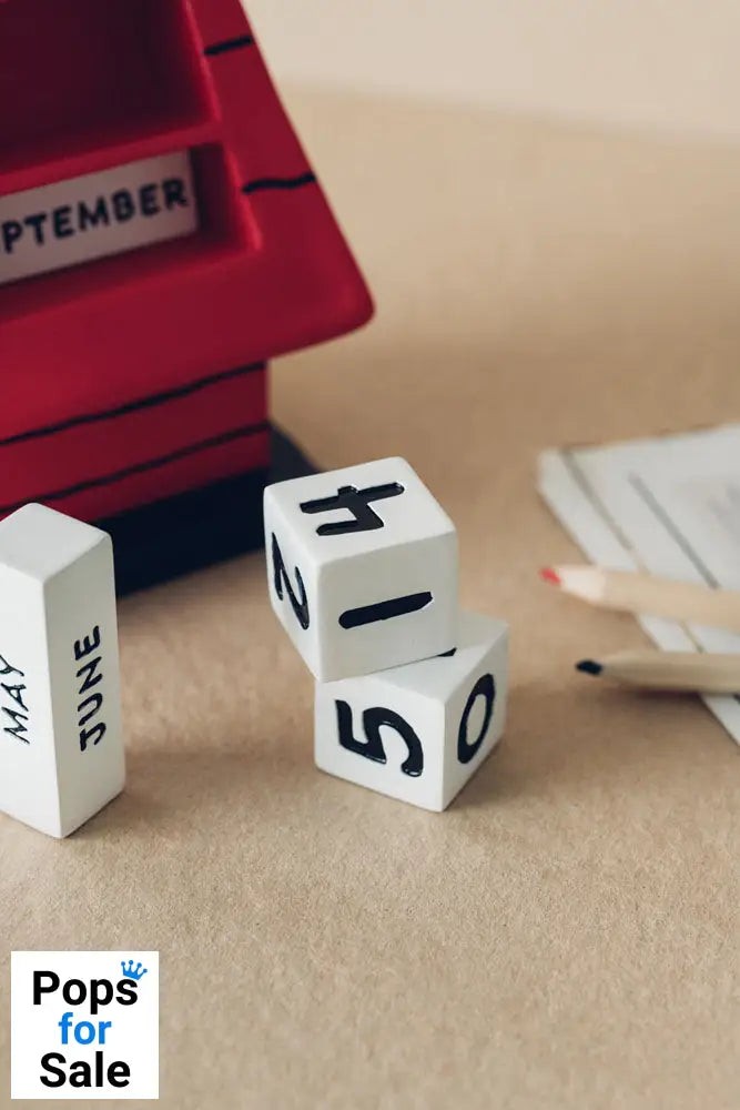 Peanuts 3D perpetual Calendar Snoopy Doghouse