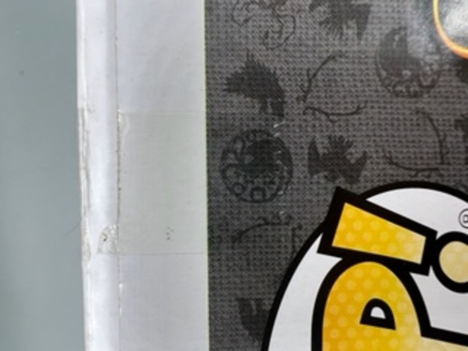 #75 Daenerys Targaryen (Iron Throne) Deluxe Game of T Box Damaged Funko POP