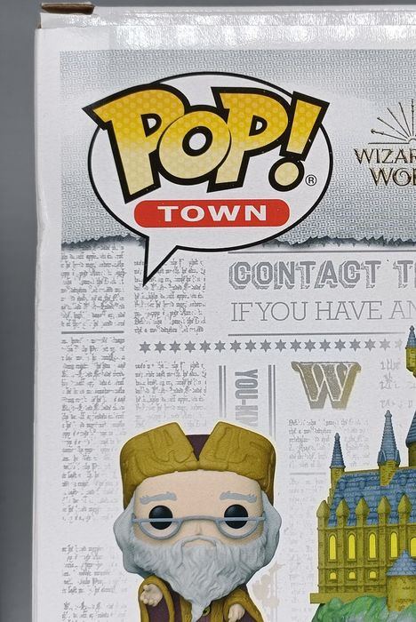 #27 Albus Dumbledore with Hogwarts Harry Potter Town Damaged Box Funko POP