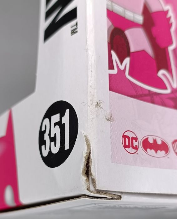 351 Batman (BCA) - DC - Breast Cancer Awareness - Funko POP - Box Damaged