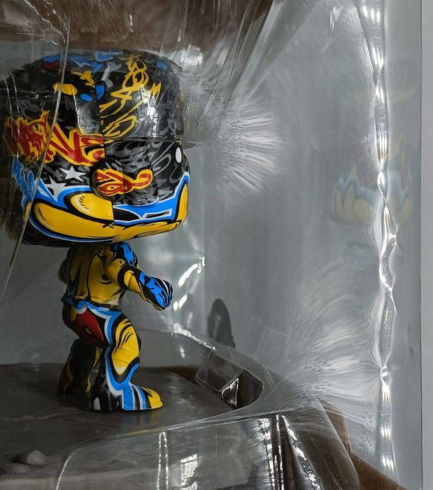#721 Luke Cage - Deluxe - Marvel Street Art - Box Damaged Funko POP