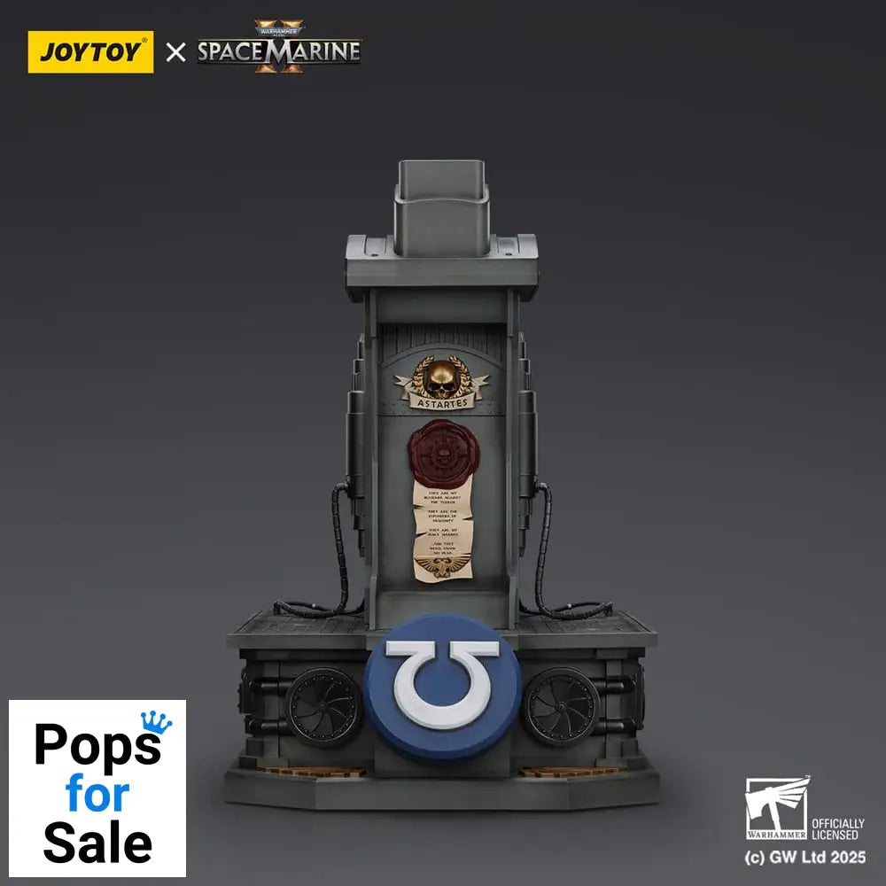 Warhammer 40,000: Space Marine 2 Replica Ultramarines Lieutenant Titus helmet with Display Stand 44 cm Replicas 1/1