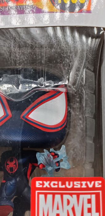 #1090 Spider-Man (w/ Electricity) Marvel Spider-Verse Box Damaged Funko POP