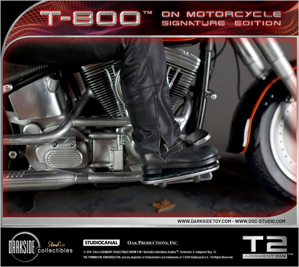 Terminator 2 Statue T-800 On Motorcycle Limited Signature Edition 70 cm Statues