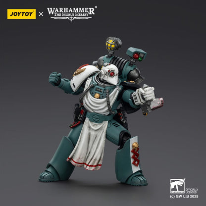 Warhammer 40,000: Sons of Horus Action Figure Legion Apothecary 12 cm