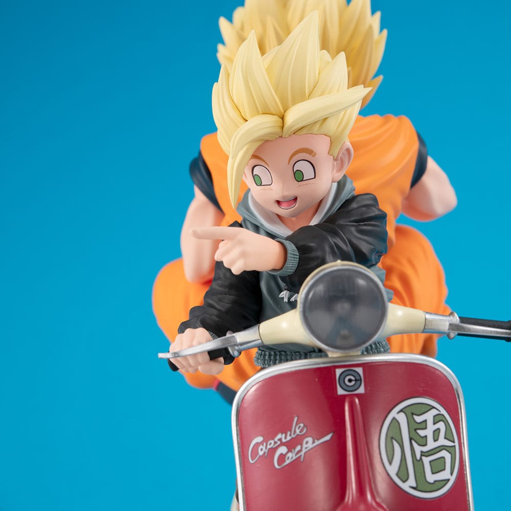 Dragonball Z 05 Desktop Real McCoy PVC Diorama Super Saiyan Son Goku & Super Saiyan Son Gohan & Motorbike 16 cm Statues