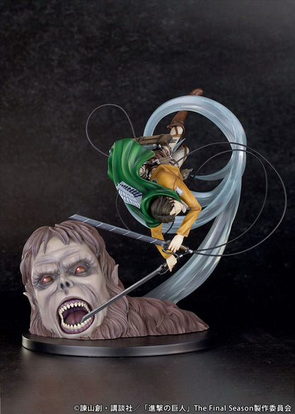 Attack on Titan PVC Statue 1/7 Levi vs Beast Titan Ver. 28 cm Statues