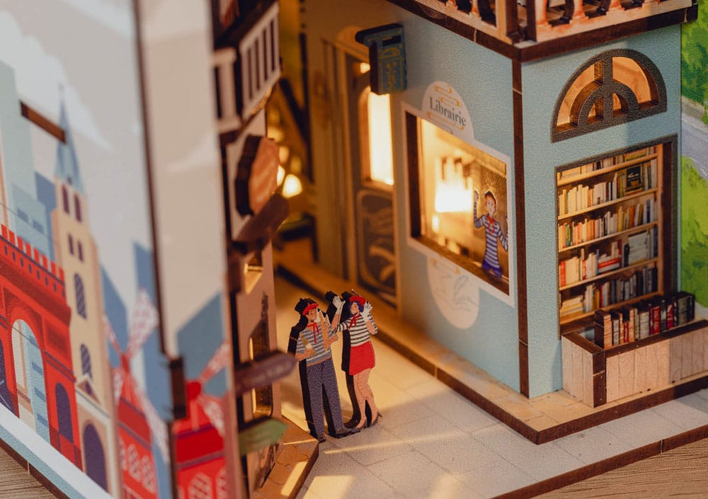 Paris Tiny Adventures Book Nook Mini Diorama 23 cm