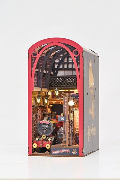 Harry Potter Tiny Adventures Book Nook Mini Diorama Hogwarts Express 18 cm