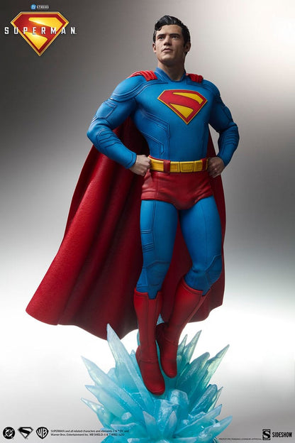 Superman (2025) Premium Format Statue Superman 61 cm