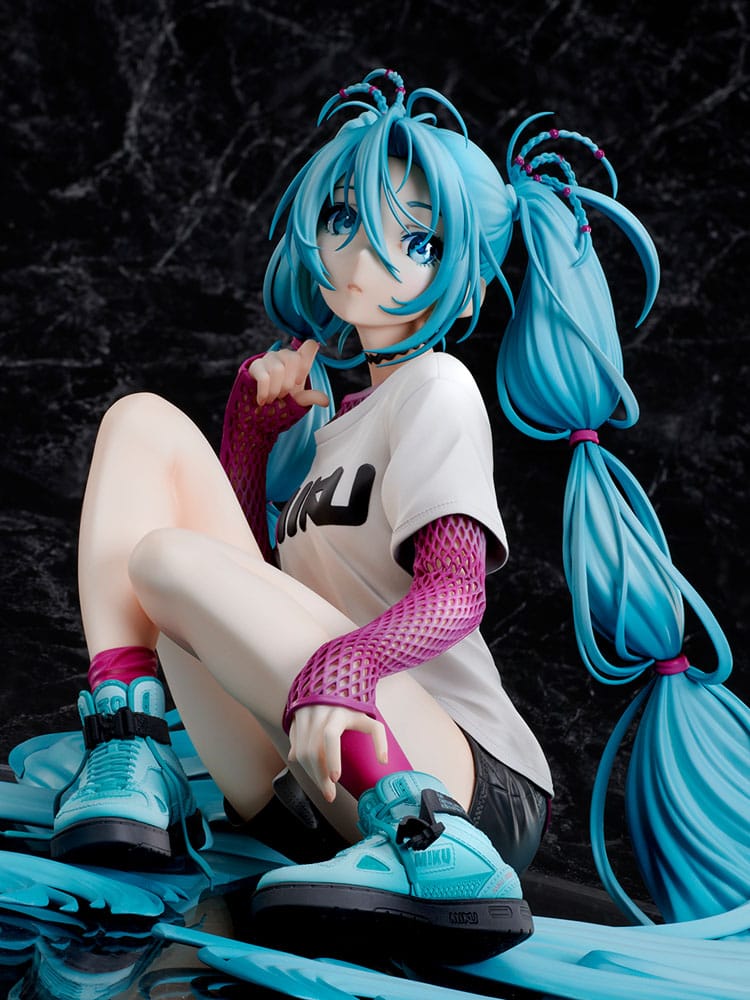 Hatsune Miku Statue 1/4 Yoneyama Mai The Latest Street Style "Cute" Limited Edition 17 cm