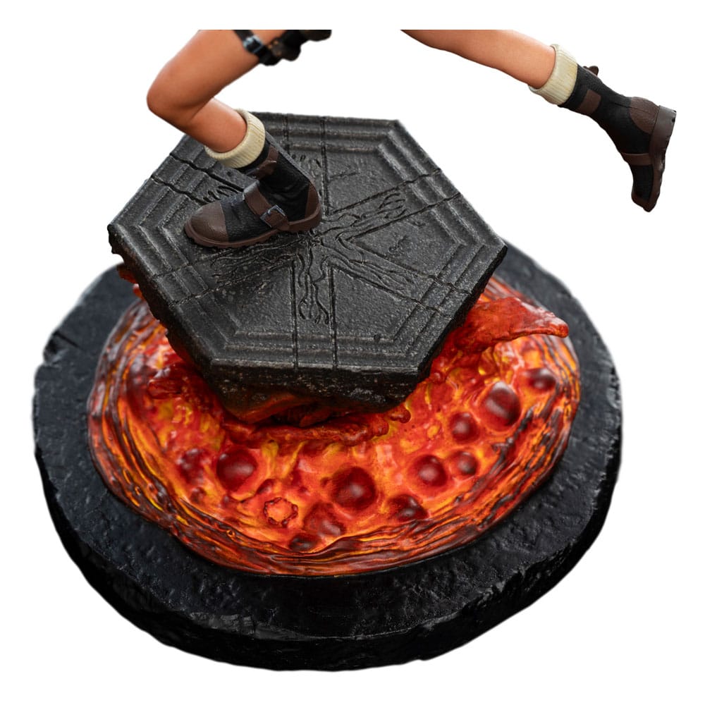 Tomb Raider Mini Statue Lara Croft: The Sanctuary of Flame 18 cm Statues