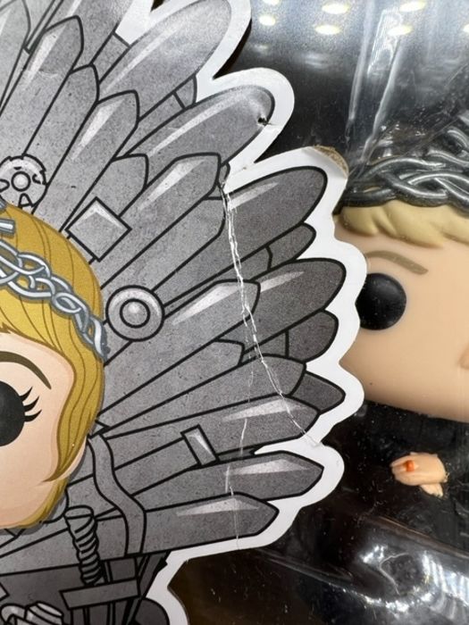 73 Cersei Lannister (on Iron Throne) Deluxe Game of Thrones Funko POP - Box Damaged