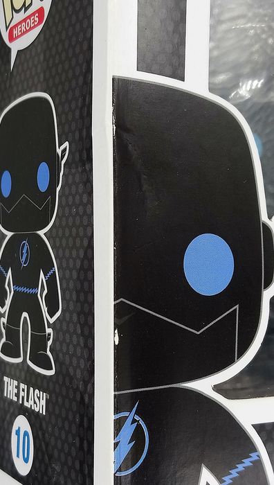10 The Flash (Silhouette) - Glow - DC - Box Damaged Funko POP