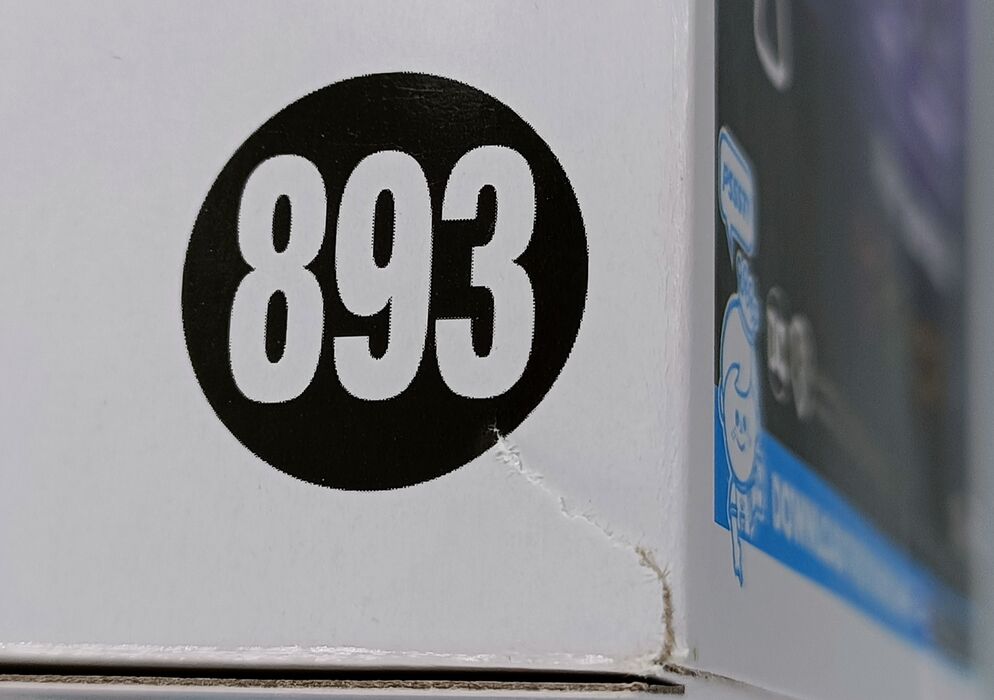 #893 Batgirl - Glow - DC Gotham Knights - Box Damaged Funko POP