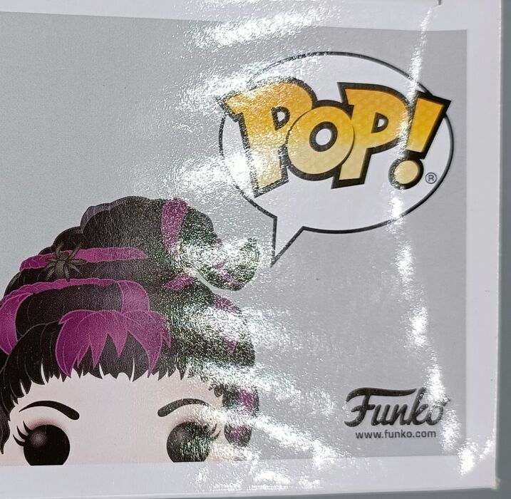 559 Mary Sanderson (w/ Cheese Puffs) Disney Hocus Pocus - Box Damaged Funko POP