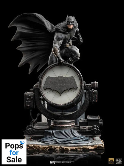 Zack Snyder's Justice League Deluxe Art Scale Statue 1/10 Batman on Batsignal 28 cm