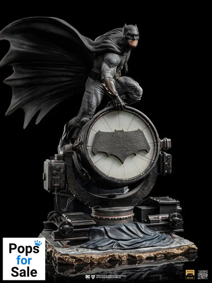 Zack Snyder's Justice League Deluxe Art Scale Statue 1/10 Batman on Batsignal 28 cm